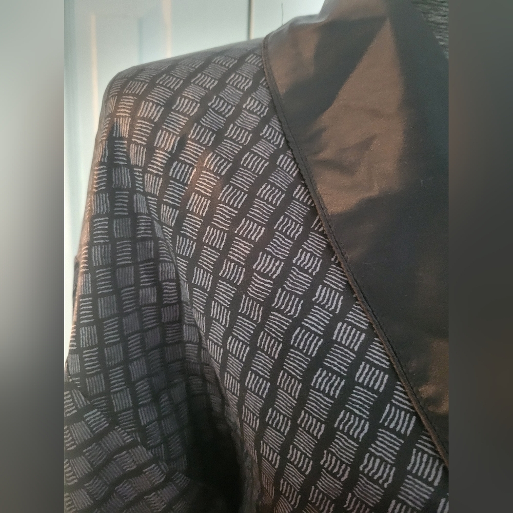 Mens Perry Ellis Silk robe - Picture 7 of 7
